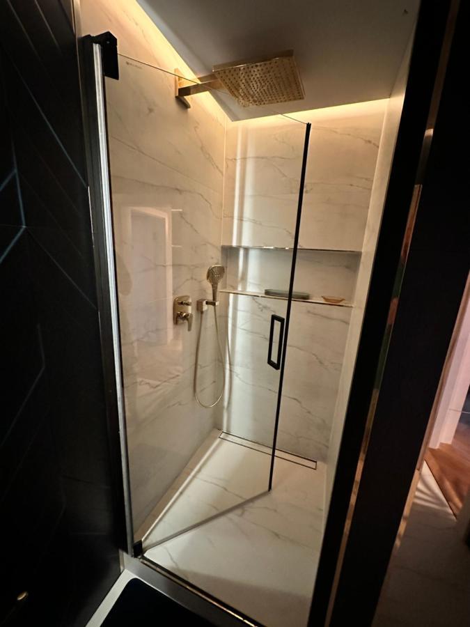 Apartament Skyline Elegance With Free Parking Bratysława Zewnętrze zdjęcie